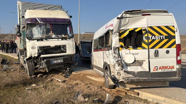 Eskişehir'de TIR, 4 araca çarptı; 12 yaralı