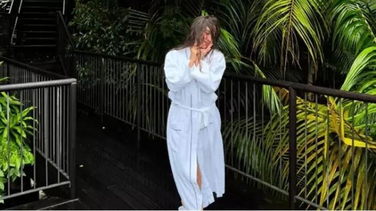 Neslihan Atagül Bali’de Pozları sanal medyayı salladı
