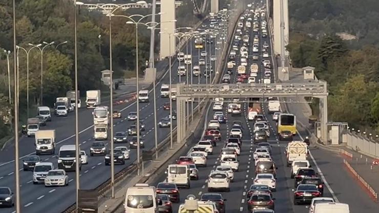 İstanbul'da bayramın birinci günü trafik yoğunluğu yaşanıyor İstanbul'da bayramın birinci günü trafik yoğunluğu yaşanıyor