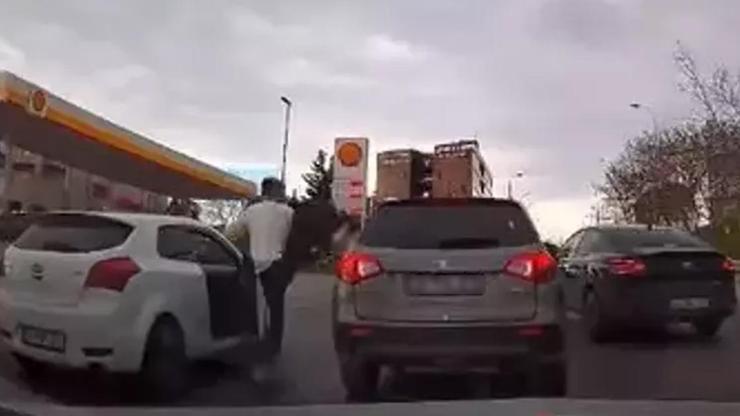 Kavga için araçtan inmesinin bedeli ağır oldu! 360 bin lira ceza, araç 2 ay trafikten men edildi Kavga için araçtan inmesinin bedeli ağır oldu! 360 bin lira ceza, araç 2 ay trafikten men edildi