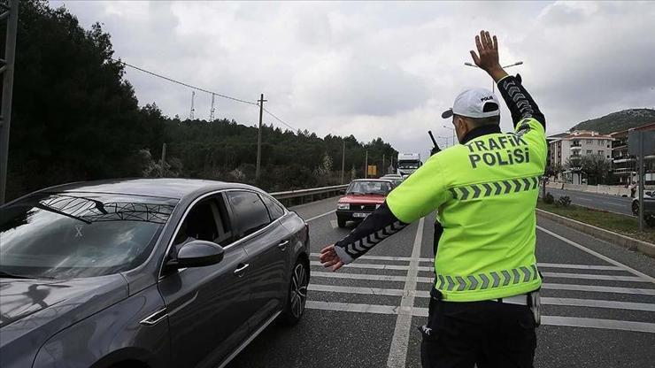 Sürücülere uyarı! Bayram trafiğinde bazı noktalara dikkat Sürücülere uyarı! Bayram trafiğinde bazı noktalara dikkat