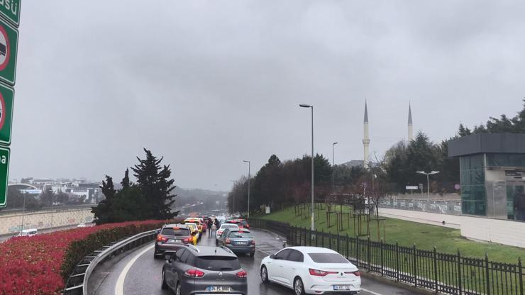İstanbul'da bayramın 2'nci gününde trafik yoğunluğu İstanbul'da bayramın 2'nci gününde trafik yoğunluğu