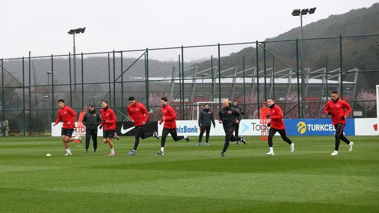 3 büyüklerden 33 futbolcuya milli davet