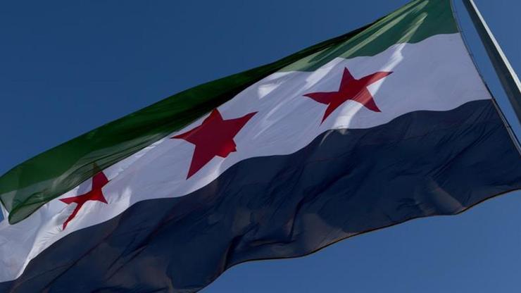 Suriye’nin Aynularap ve Haseke bölgelerinde bayrak krizi Suriye’nin Aynularap ve Haseke bölgelerinde bayrak krizi