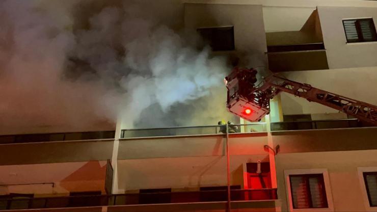 Bursa'da 5 katlı binada yangın Bursa'da 5 katlı binada yangın