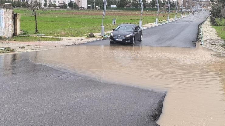  Yollar suyla doldu, ağaçlar devrildi