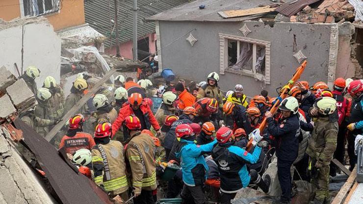 Fatihte iki bina çöktü O saniyeleri anlattı: Bomba patladı sandık