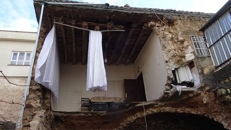 Ev böyle çöktü Ev böyle çöktü