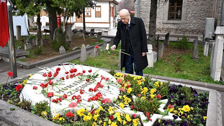 Bahçeli, Muhsin Yazıcıoğlu'nun kabrini ziyaret etti Bahçeli, Muhsin Yazıcıoğlu'nun kabrini ziyaret etti
