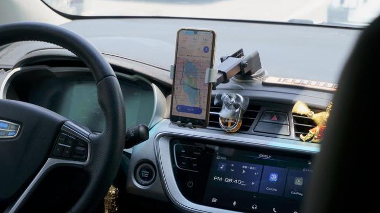 SON DAKİKA Telefon tutucu ve koku yasaklandı mı Açıklama geldi...