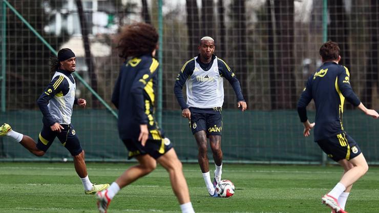 Fenerbahçe çifte idmanla derbiye hazırlanıyor Fenerbahçe çifte idmanla derbiye hazırlanıyor