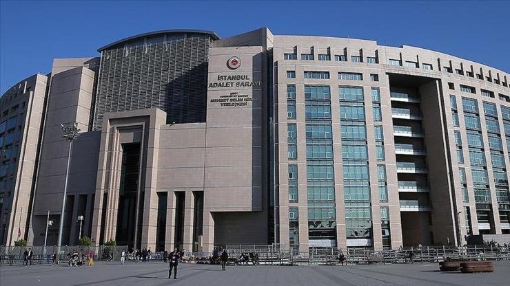 İBB'ye yönelik 'yolsuzluk' soruşturmasında Muhittin Böcek'in 2 şoförü gözaltına alındı İBB'ye yönelik 'yolsuzluk' soruşturmasında Muhittin Böcek'in 2 şoförü gözaltına alındı