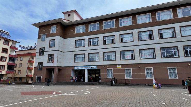 Sınıfta kar spreyi paniği! 30 öğrenci hastaneye kaldırıldı Sınıfta kar spreyi paniği! 30 öğrenci hastaneye kaldırıldı