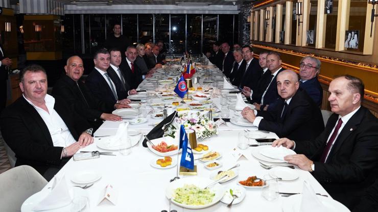 Romanya maçı öncesi maç yemeği düzenlendi