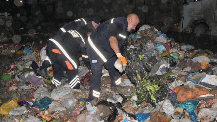 İşçilerin çöpte bulduğu 1 milyon 200 bin liralık altın sahibine teslim edildi