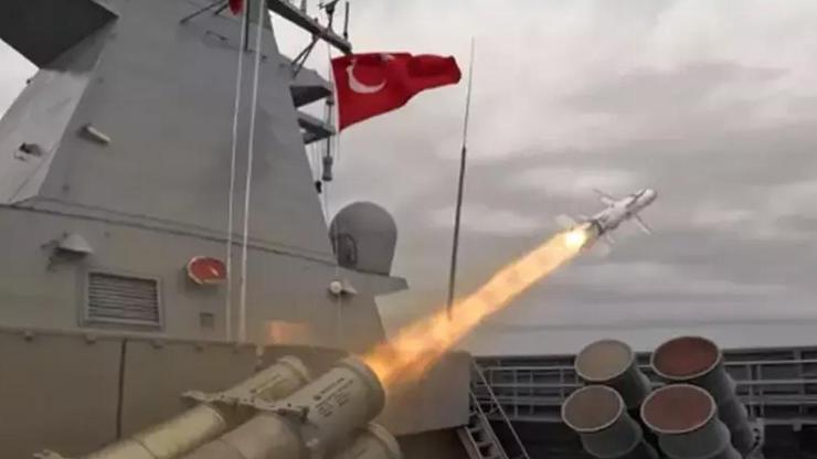 Gemisavar füzesi ATMACA, kara hedefini tam isabetle vurdu Gemisavar füzesi ATMACA, kara hedefini tam isabetle vurdu