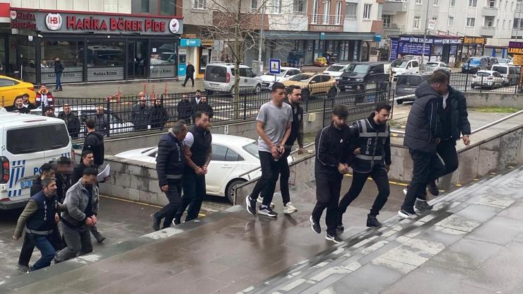 Banka hesabını kiraladığı kişilere ulaşamayınca arkadaşlarını kaçırıp darbettirdi Banka hesabını kiraladığı kişilere ulaşamayınca arkadaşlarını kaçırıp darbettirdi