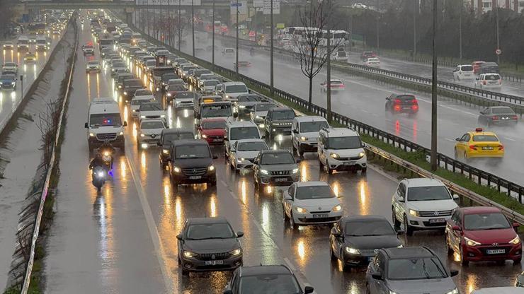 İstanbulda trafik yoğunluğu yüzde 80i aştı