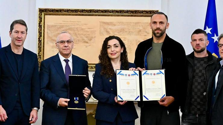 Kosovalı futbolculara, Cumhurbaşkanlığı Liyakat Madalyası verildi