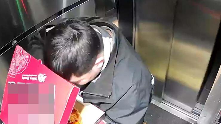 Pizza siparişinde skandal: Asansörde akılalmaz olay