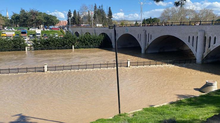  Çanakkale'de tarım arazileri su altında kaldı