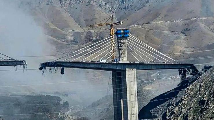 ABD/İsrail saldırıları sürüyor! İran'ın en yüksek köprüsü hedef alındı