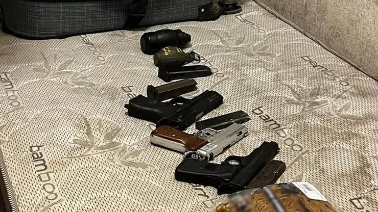 Uyuşturucu, el bombası, tabanca... Ev değil cephanelik