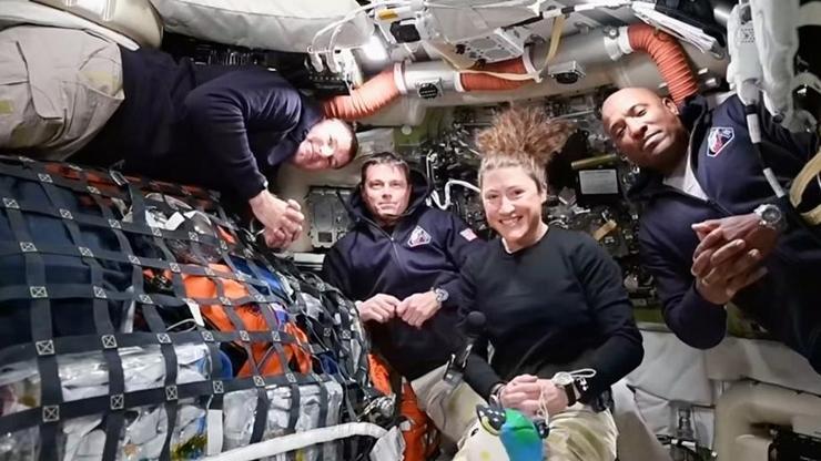 Artemis II mürettebatı, Dünya ile bağlantı kurdu Ay yolunda yaşananları anlattı: Ben uzayın tuvalet tamircisiyim
