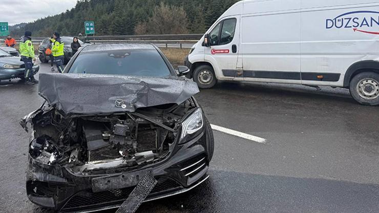 Anadolu Otoyolu'nda zincirleme kaza! 9 araç birbirine girdi Anadolu Otoyolu'nda zincirleme kaza! 9 araç birbirine girdi