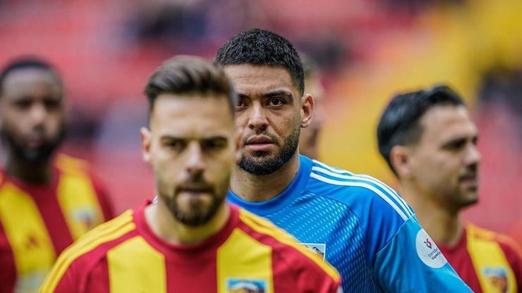 Kayserispor taraftarları, kaleciden gol giyen Bilal'e tepki gösterdi
