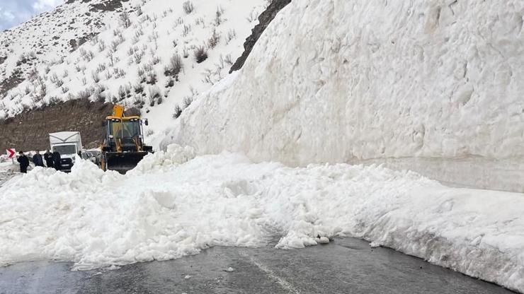 Hakkari- Şırnak kara yolu çığ nedeniyle kapandı