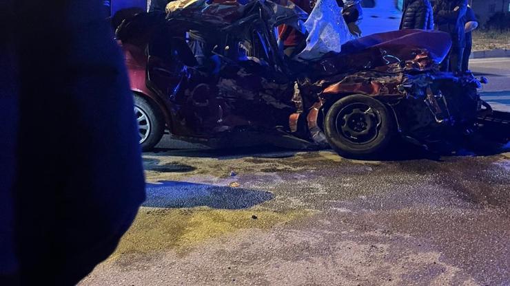 Adana’da minibüs ile otomobil çarpıştı: 1 ölü