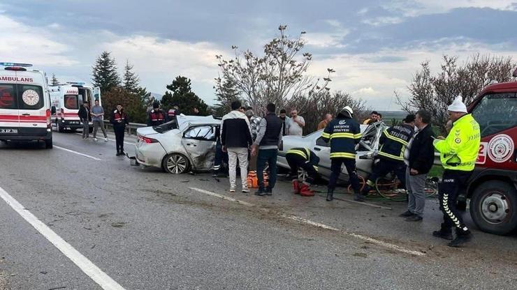 Eskişehir’de otomobil karşı şeride geçip başka otomobile çarptı; 4 ölü, 2 yaralı