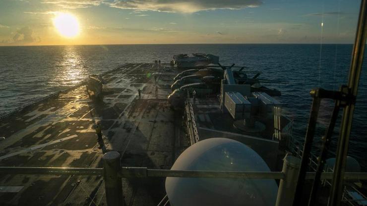 İran: USS Tripoliye füze fırlattık