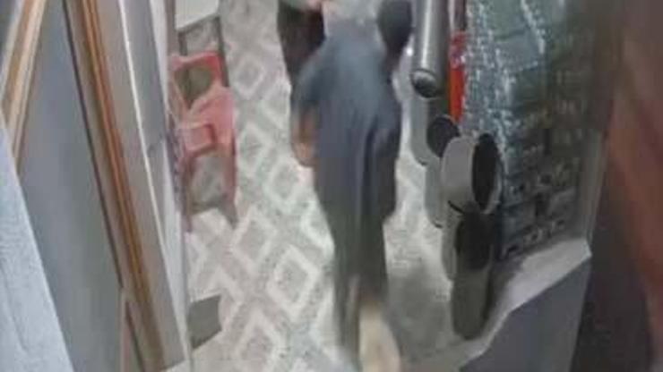 Sahipsiz köpekler saldırdı: Parmağı geri dikilemedi
