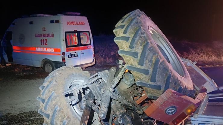 Ambulans traktöre arkadan çarptı: 4 yaralı