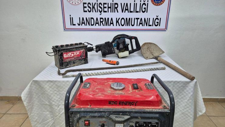 Eskişehir’de kaçak kazıya; 2 gözaltı