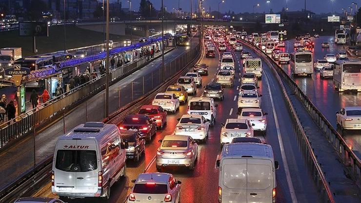 İstanbul'da trafik yoğunluğu yüzde 85'e yükseldi
