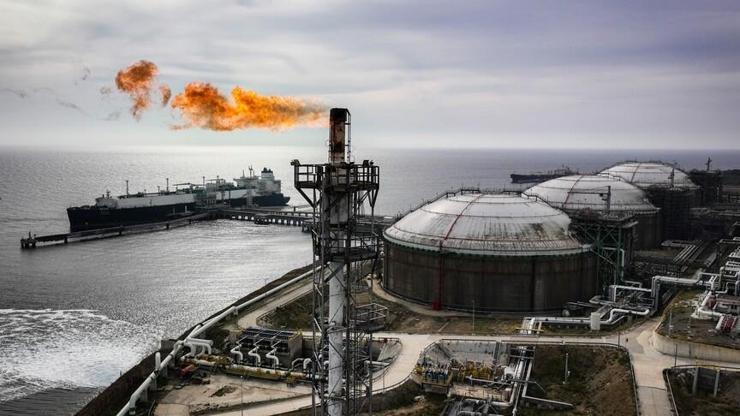 ABD–İran ateşkesi enerji piyasalarını sarsarak fiyatları sert düşürdü