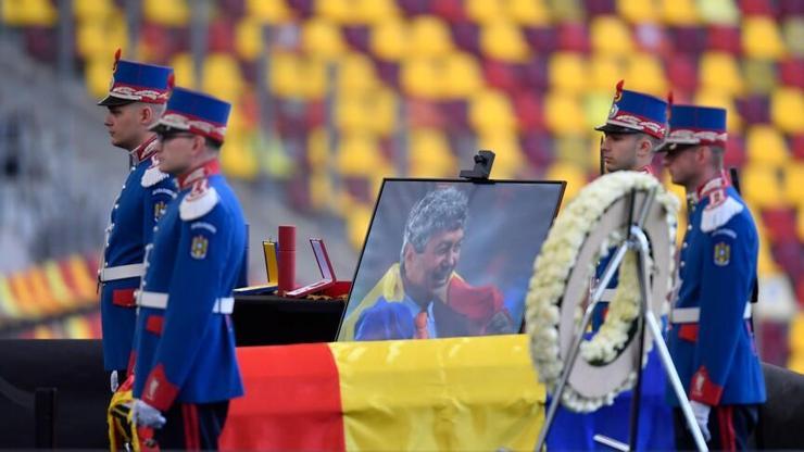 Hayatını kaybeden Mircea Lucescu için hüzünlü tören Hayatını kaybeden Mircea Lucescu için hüzünlü tören