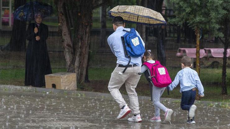  Antakya’da eğitime sağanak engeli