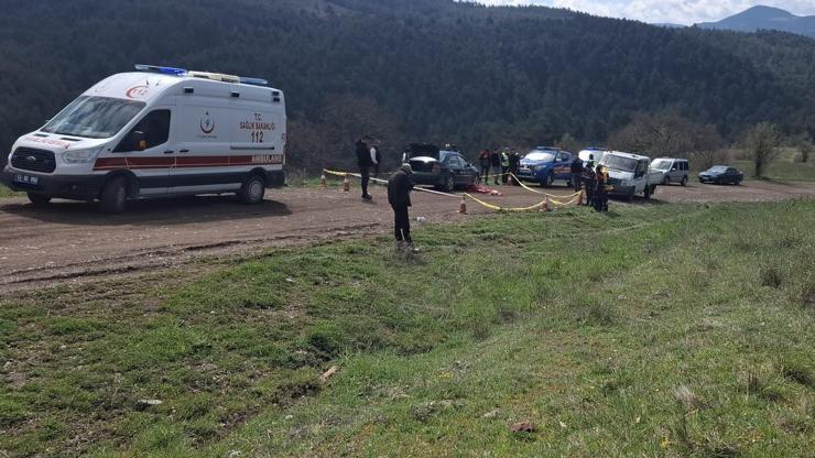 Tamir etmek istediği otomobilin altında kalarak öldü Tamir etmek istediği otomobilin altında kalarak öldü