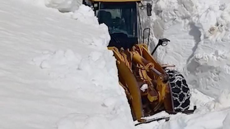 Nisan ayında 4 metre karla mücadele