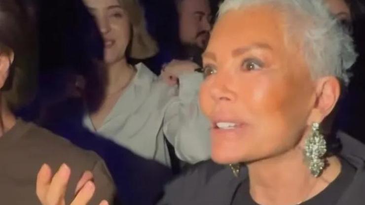 Kanseri Yenen Semiramis Pekkan Ajda Pekkan Konserinde Güzelliğiyle Hayran Bıraktı Moral Dolu Mesaj: ‘Hayata Yeniden Başladım’