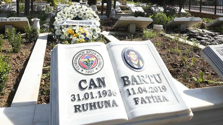 Fenerbahçe ve Türk sporunun efsanesi Can Bartu, Karacaahmet Mezarlığı'nda anıldı