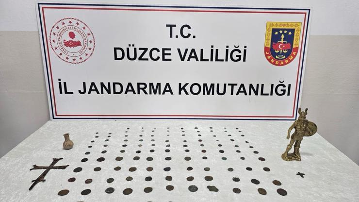 Düzce'de 136 parça tarihi eser ele geçirildi; 2 gözaltı
