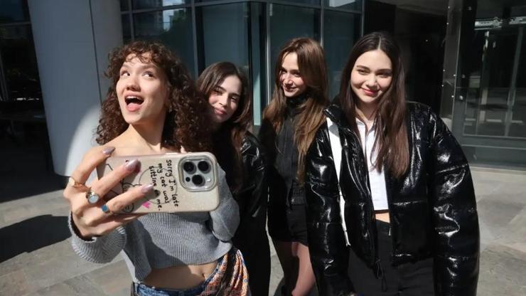 Daha On Yedinin gençlerinden ilk selfie’ler