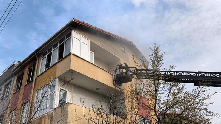Evi ateşe verip babasını aradı: Gelin söndürün