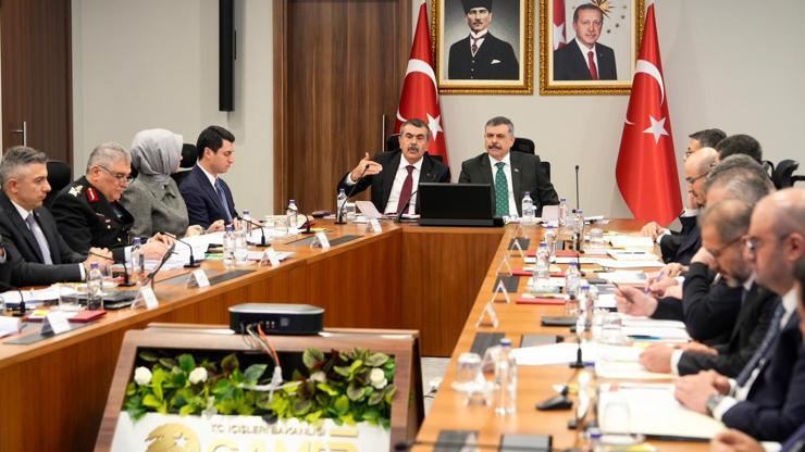 Bakanlar Çiftçi ve Tekin, vali ve milli eğitim müdürleriyle toplantı yaptı Bakanlar Çiftçi ve Tekin, vali ve milli eğitim müdürleriyle toplantı yaptı