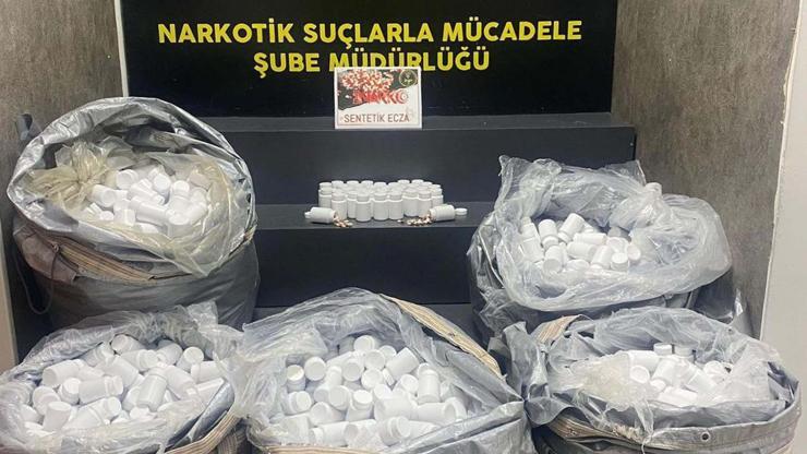 İzmir’de 156 bin 600 sentetik hap ele geçirildi; 1 tutuklama
